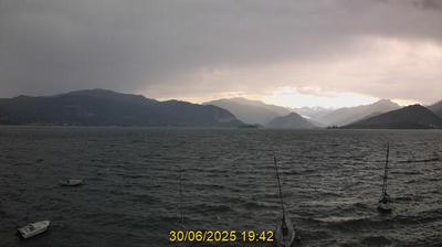 immagine della webcam nei dintorni di Trarego Viggiona: webcam Laveno-Mombello