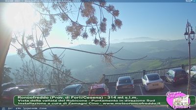 immagine della webcam nei dintorni di Perticara di Novafeltria: webcam Roncofreddo
