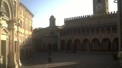 immagine della webcam nei dintorni di Montemonaco: webcam Offida