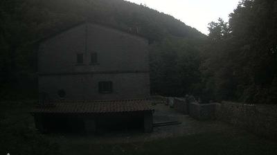 immagine della webcam nei dintorni di Chiusi della Verna: webcam Mercato