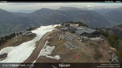 immagine della webcam nei dintorni di Pampeago: webcam Alpe Cermis