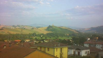 immagine della webcam nei dintorni di Fiorenzuola di Focara: webcam Montecalvo in Foglia