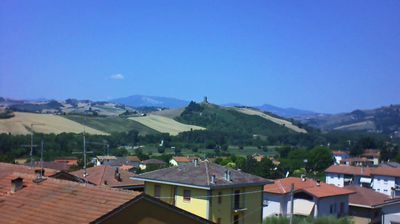 immagine della webcam nei dintorni di Misano Adriatico: webcam Montecalvo in Foglia