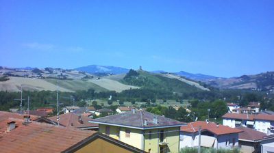 immagine della webcam nei dintorni di Portoverde: webcam Montecalvo in Foglia