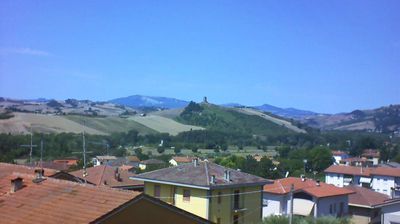 immagine della webcam nei dintorni di Gabicce Mare: webcam Montecalvo in Foglia