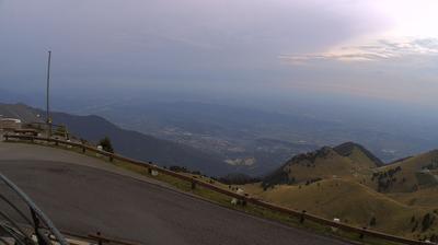 immagine della webcam nei dintorni di Cismon del Grappa: webcam Monte Grappa