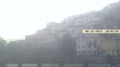 immagine della webcam nei dintorni di Villa Celiera: webcam Ofena