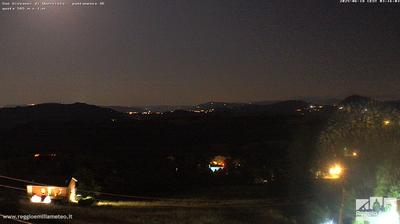 immagine della webcam nei dintorni di Bagnolo in Piano: webcam Parco Matildico