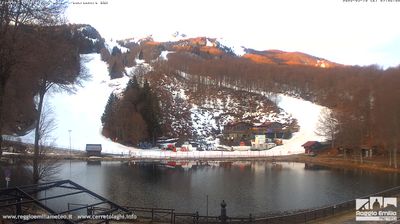 immagine della webcam nei dintorni di Corniglio: webcam Cerreto Laghi
