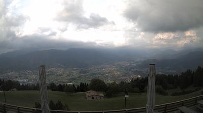 immagine della webcam nei dintorni di Rifugio Calvi Laghi Gemelli: webcam Clusone