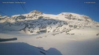 immagine della webcam nei dintorni di Punta Indren: webcam Cervinia Cime Bianche Laghi