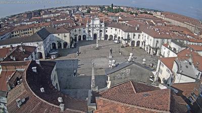 immagine della webcam nei dintorni di Castagneto Po: webcam Venaria Reale