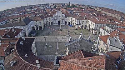 immagine della webcam nei dintorni di Castelnuovo Don Bosco: webcam Venaria Reale