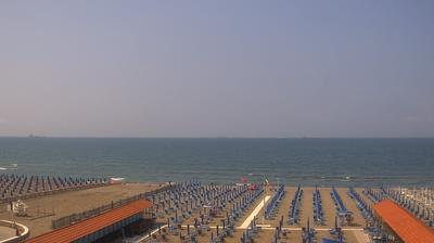 immagine della webcam nei dintorni di Viareggio: webcam Marina Di Carrara