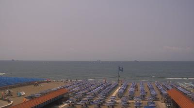 immagine della webcam nei dintorni di Marina Di Torre Del Lago: webcam Marina Di Carrara