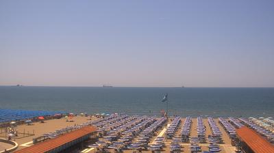 immagine della webcam nei dintorni di Pietrasanta: webcam Marina Di Carrara