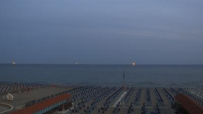 immagine della webcam nei dintorni di Pitelli: webcam Marina Di Carrara