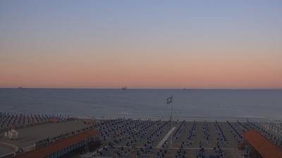 immagine della webcam nei dintorni di Forte dei Marmi: webcam Marina Di Carrara