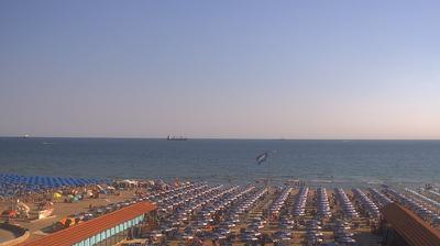 immagine della webcam nei dintorni di Forte dei Marmi: webcam Marina Di Carrara