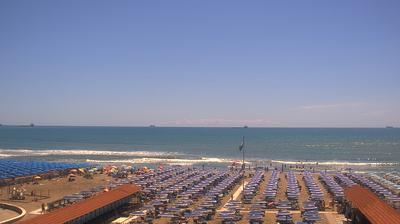 immagine della webcam nei dintorni di Lido Di Camaiore: webcam Marina Di Carrara