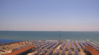immagine della webcam nei dintorni di Lido Di Camaiore: webcam Marina Di Carrara