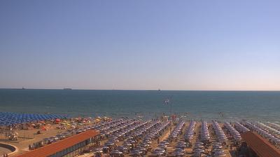 immagine della webcam nei dintorni di Pietrasanta: webcam Marina Di Carrara