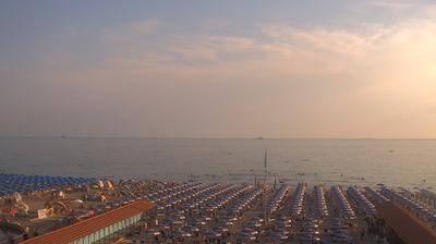 immagine della webcam nei dintorni di La Spezia: webcam Marina Di Carrara