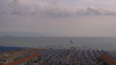 immagine della webcam nei dintorni di Forte dei Marmi: webcam Marina Di Carrara