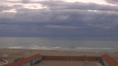 immagine della webcam nei dintorni di Pietrasanta: webcam Marina Di Carrara