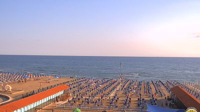 immagine della webcam nei dintorni di Pietrasanta: webcam Marina Di Carrara