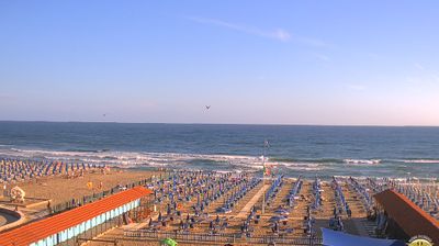 immagine della webcam nei dintorni di Cinquale: webcam Marina Di Carrara