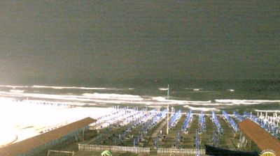 immagine della webcam nei dintorni di Lido Di Camaiore: webcam Marina Di Carrara