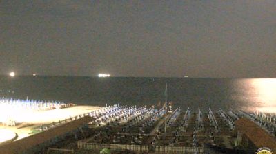 immagine della webcam nei dintorni di Forte dei Marmi: webcam Marina Di Carrara