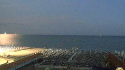 immagine della webcam nei dintorni di Forte dei Marmi: webcam Marina Di Carrara
