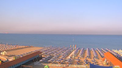 immagine della webcam nei dintorni di La Spezia: webcam Marina Di Carrara