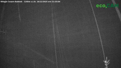 immagine della webcam nei dintorni di Passo delle Fittanze: webcam Rifugio Campogrosso