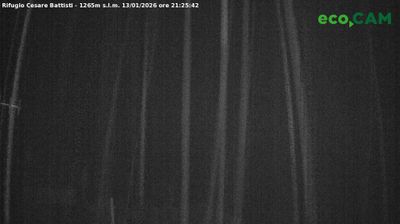 immagine della webcam nei dintorni di Altissimo: webcam Rifugio Campogrosso