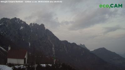 immagine della webcam nei dintorni di Velo d'Astico: webcam Rifugio Campogrosso