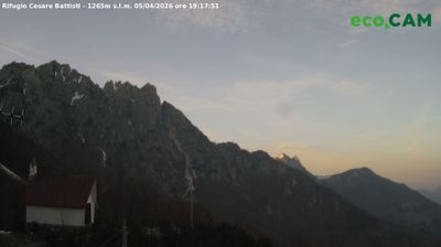 immagine della webcam nei dintorni di Altopiano dei Fiorentini: webcam Rifugio Campogrosso