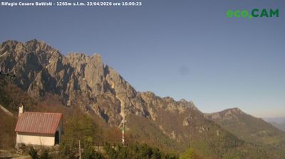 immagine della webcam nei dintorni di Velo d'Astico: webcam Rifugio Campogrosso