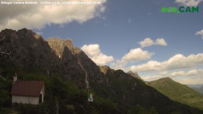 immagine della webcam nei dintorni di Altissimo: webcam Rifugio Campogrosso