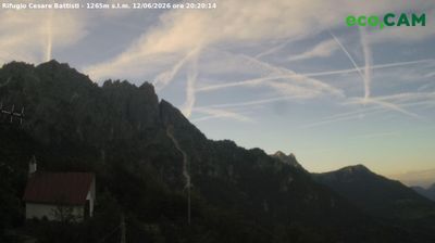 immagine della webcam nei dintorni di Sant'Anna d'Alfaedo: webcam Rifugio Campogrosso
