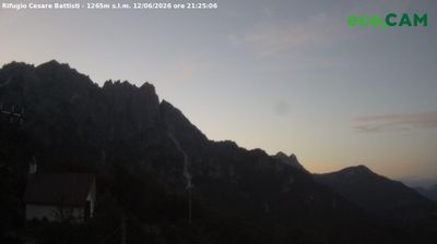 immagine della webcam nei dintorni di Sant'Anna d'Alfaedo: webcam Rifugio Campogrosso