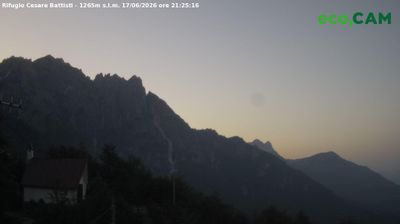 immagine della webcam nei dintorni di Valli del Pasubio: webcam Rifugio Campogrosso