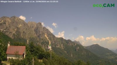 immagine della webcam nei dintorni di Lessinia: webcam Rifugio Campogrosso