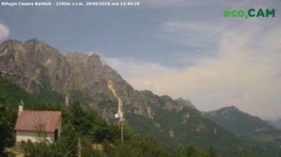 immagine della webcam nei dintorni di Altissimo: webcam Rifugio Campogrosso