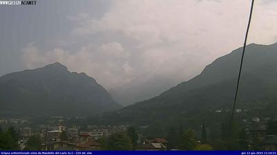 immagine della webcam nei dintorni di Piani d'Erna: webcam Mandello del Lario