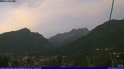 immagine della webcam nei dintorni di Piani d'Erna: webcam Mandello del Lario