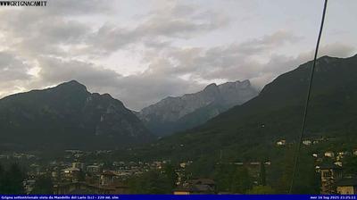 immagine della webcam nei dintorni di Cesana Brianza: webcam Mandello del Lario