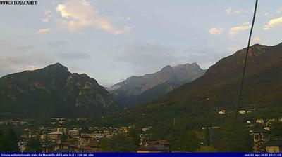 immagine della webcam nei dintorni di Suello: webcam Mandello del Lario